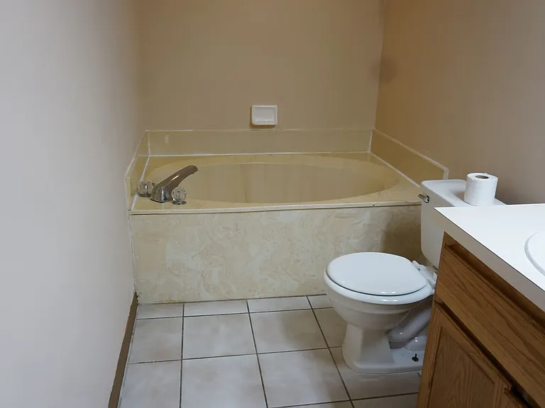 5558 Bennington Dr — Photo 9