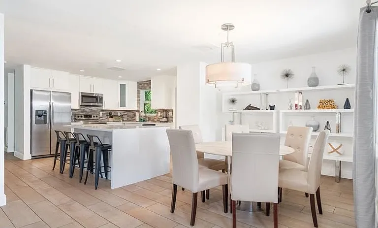 Kitchen / dining area