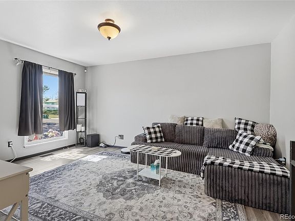 3rd image of 1651 Killarney Street