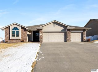 1908 Apollo Ln, Papillion, NE 68133
