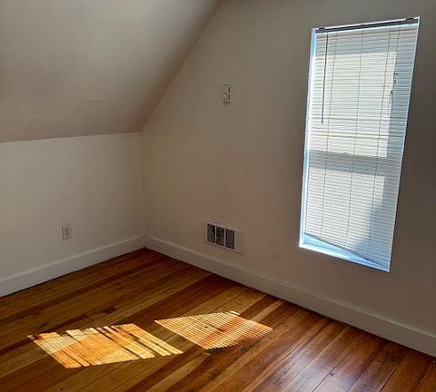 3rd image of 1618 N Lidgerwood St #1