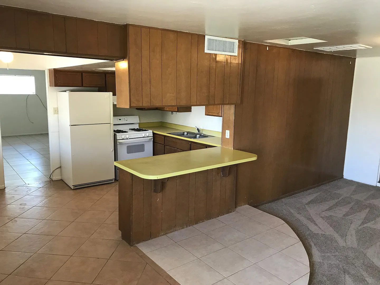 Tempe 3 Bed | 1.5 Bath - Huge Grass Backyard Landscaping Included — Photo 2
