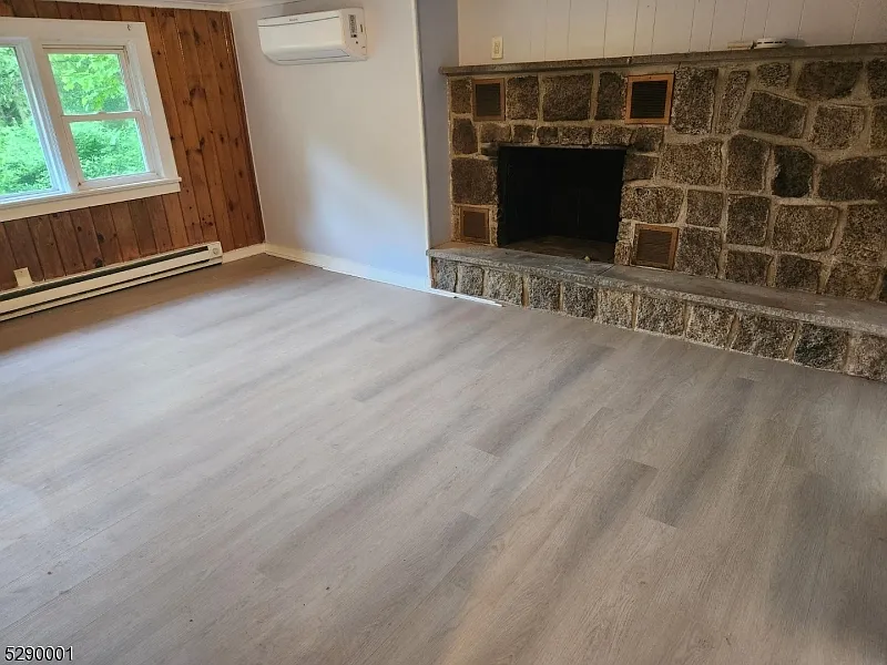 4 bed, 1.0 bath, $2,300 — Photo 3