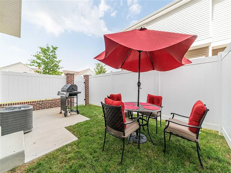 Hilliard Place — Photo 16