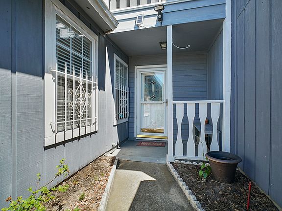 3rd image of 12063 Candlewyck Ln