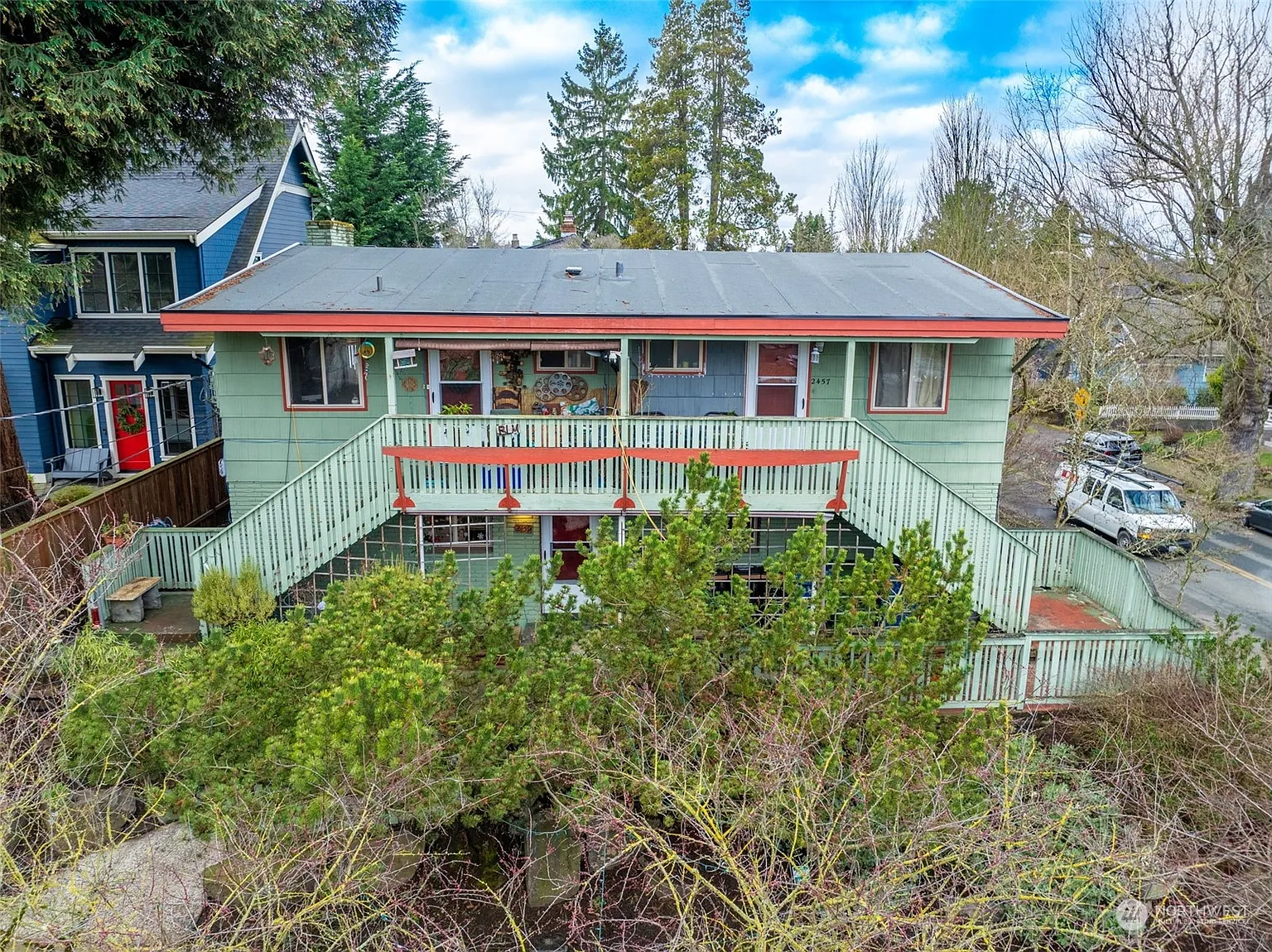 2455 Queen Anne Avenue N photo 1
