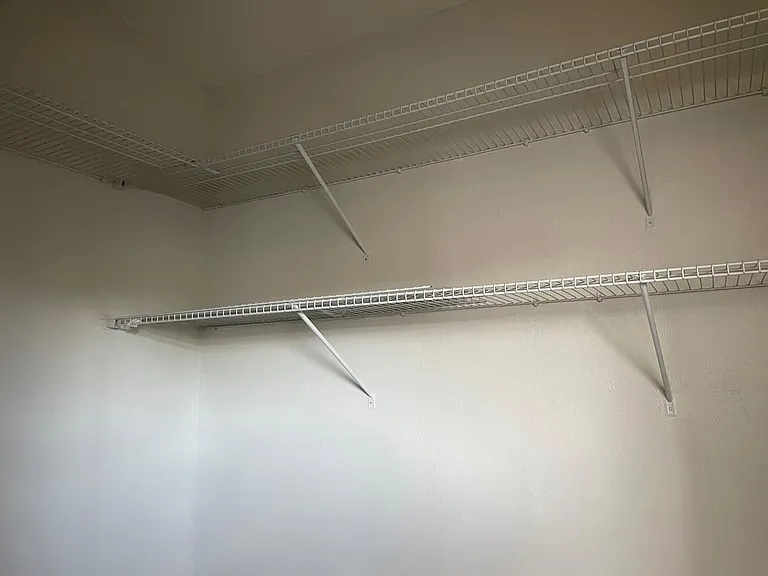 bed room 2 walk in closet