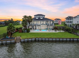 1026 Lillian Ln, Galveston, TX 77554