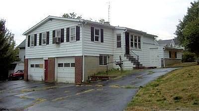 1st image of 204 E Muntz St