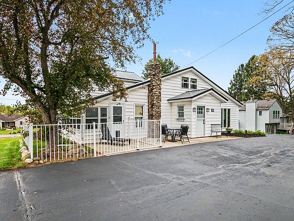 3rd image of 4744 Little Harbor Dr SE