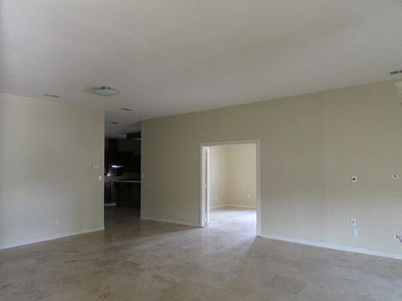 3rd image of 803 Las Brisas Dr