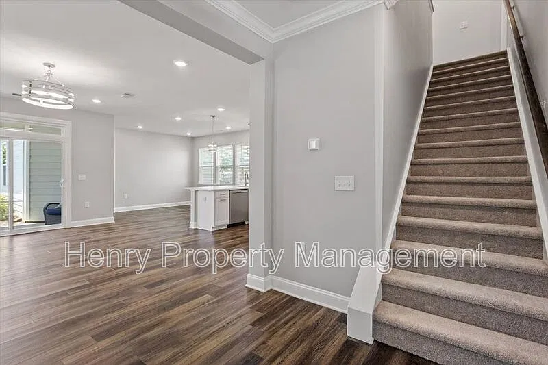 4 bed, 3.0 bath, 2109 sqft, $2,450 — Photo 3