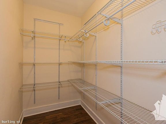 3rd image of 2827 N Burling St #1022