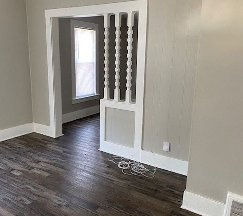 2nd image of 248 Middle St