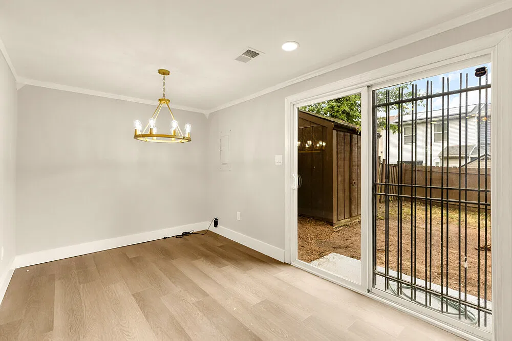 3 bed, 980 sqft, $2,400 — Photo 3