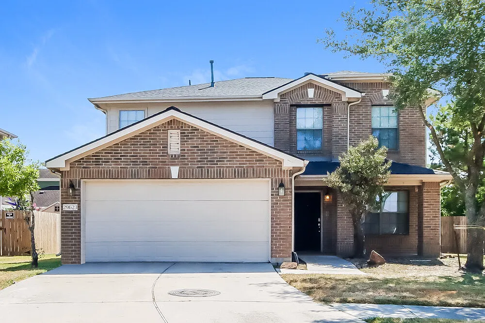 3 bed, 2.5 bath, 2050 sqft, $2,280 — Photo 1