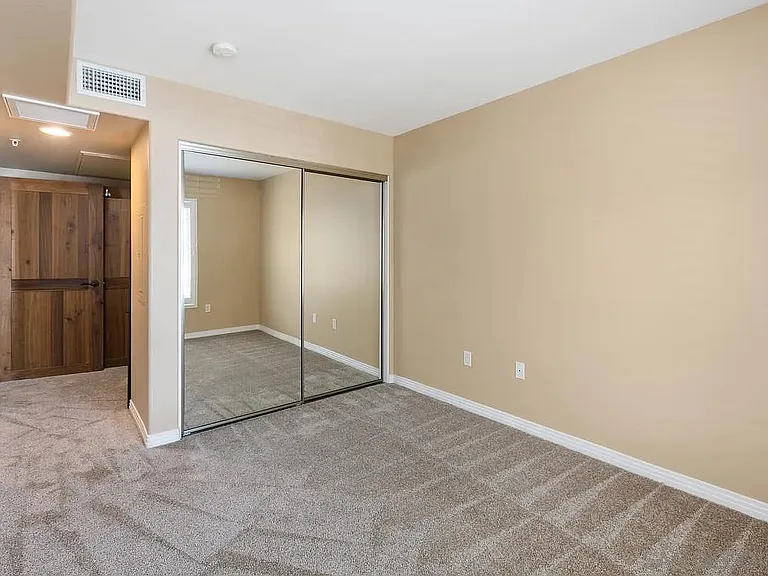 801 W Hawthorn St W #309 — Photo 10
