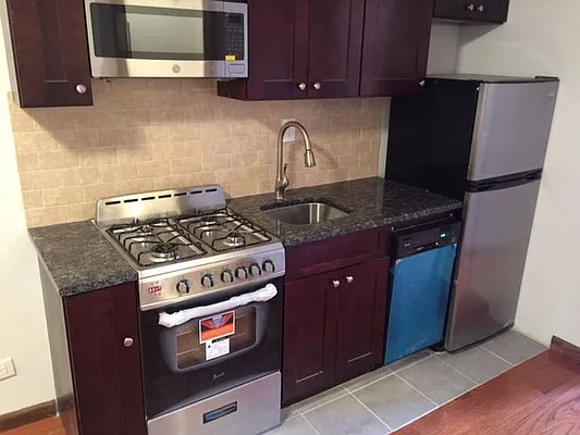 Rented by Avenues Real Estate | media 18