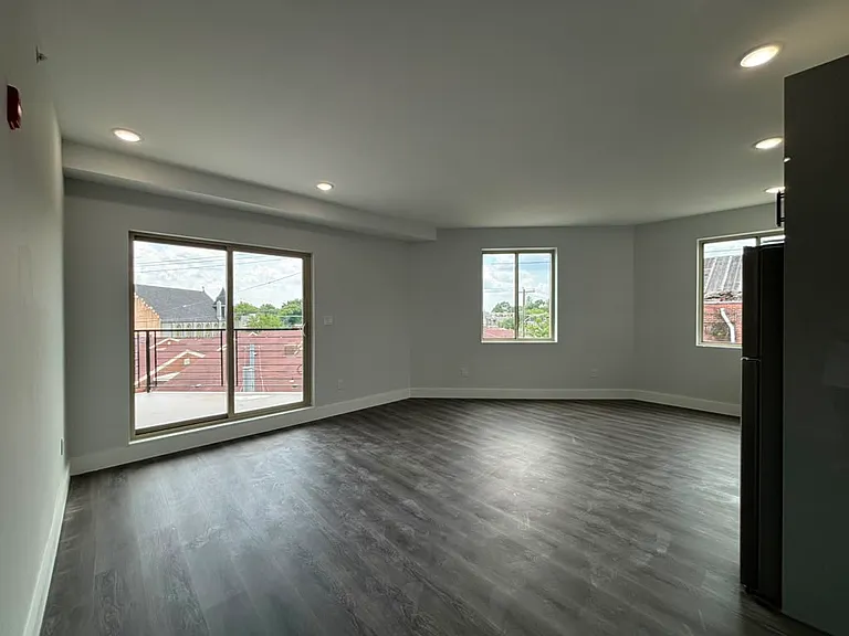 675 N 41st St #7 — Photo 6
