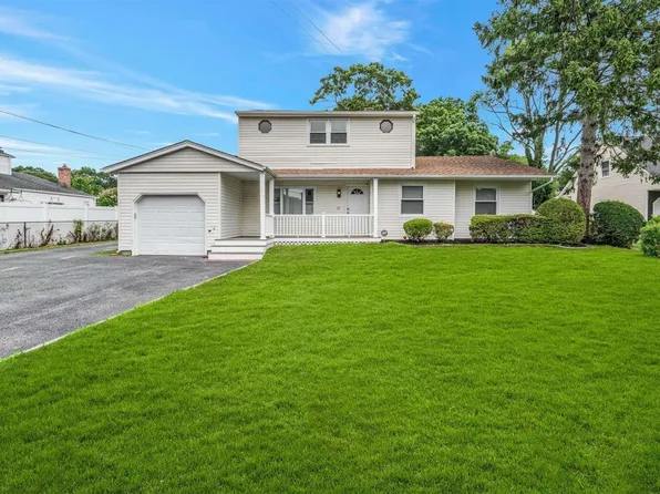 119 Ealing Court, Brentwood, NY 11717