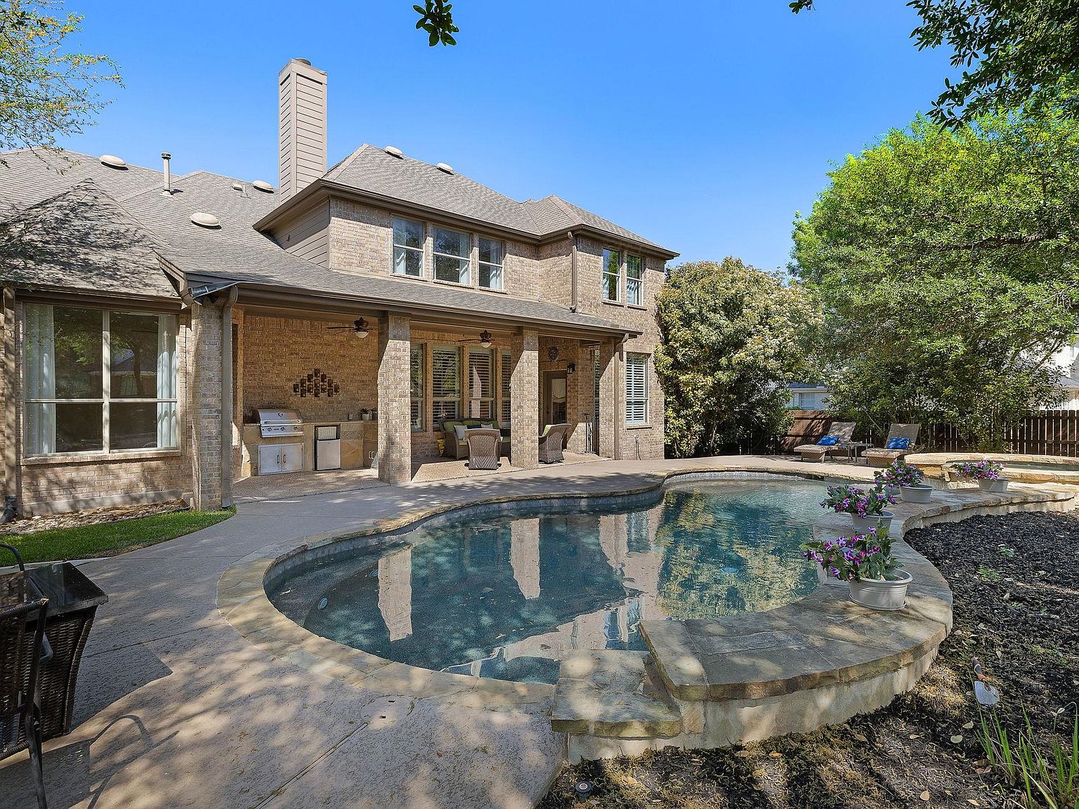 2237 Hamlet Cir