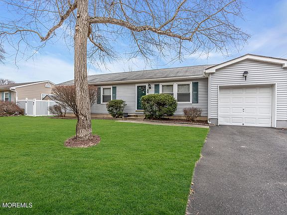 4th image of 637 Garfield Avenue