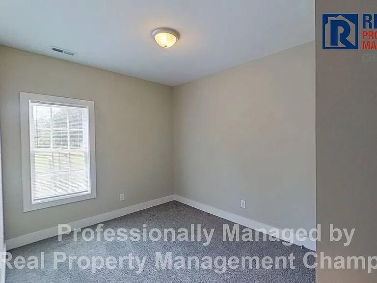 305 Cypress Ave — Photo 17
