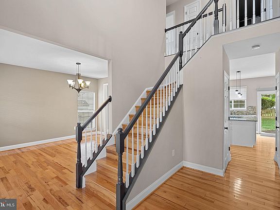 4th image of 20525 Breezyhill Dr