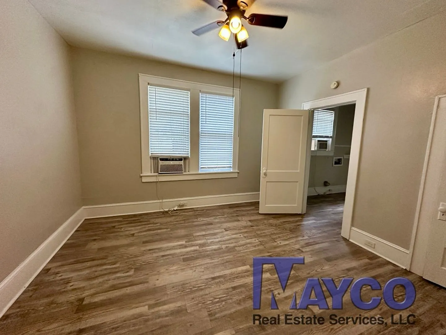 1054 Wilkinson — Photo 3