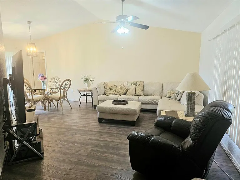 1011 Tropical Ave NW — Photo 7