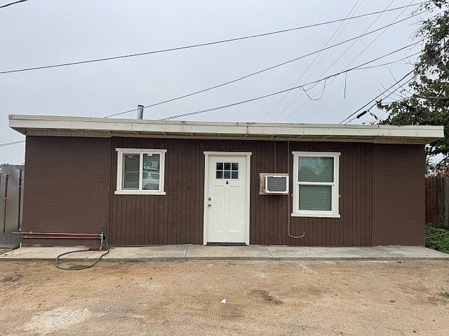 1st image of 1939 E Ashlan Ave