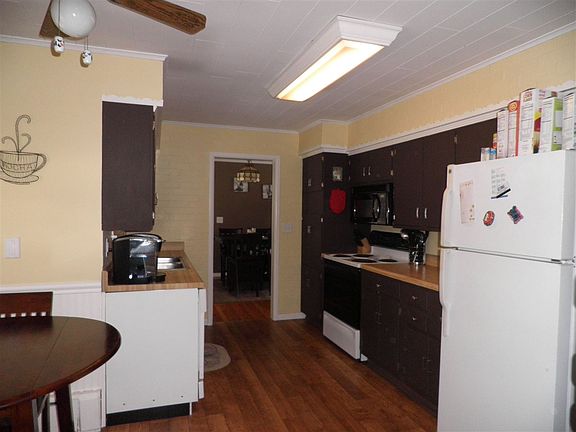 3rd image of 16 Sylvia Dr