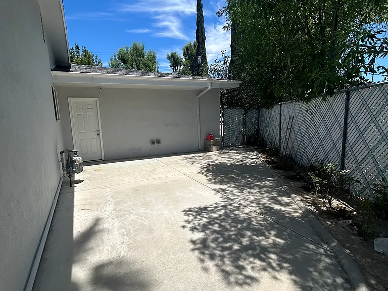 24246 Hatteras St — Photo 27
