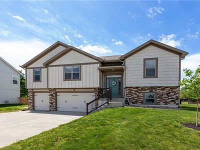 22620 Farm Rd, Peculiar, MO, 64078