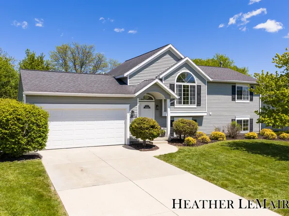 2070 Shiloh Point Dr SE, Kentwood, MI 49546