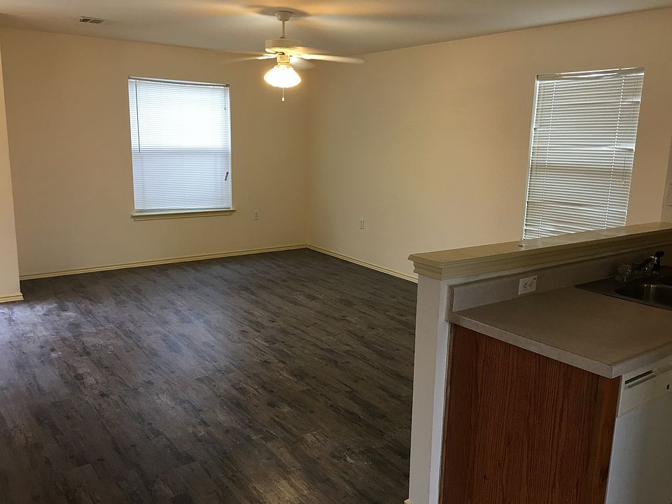 2nd image of 18312 Great Falls Dr