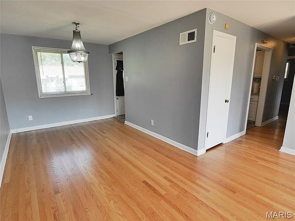 3rd image of 9332 Bellefontaine Rd