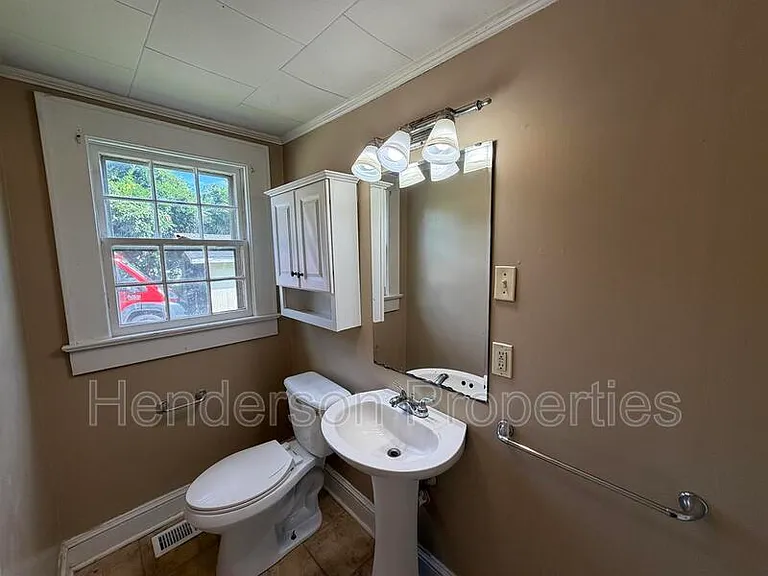 638 Salisbury Rd — Photo 13