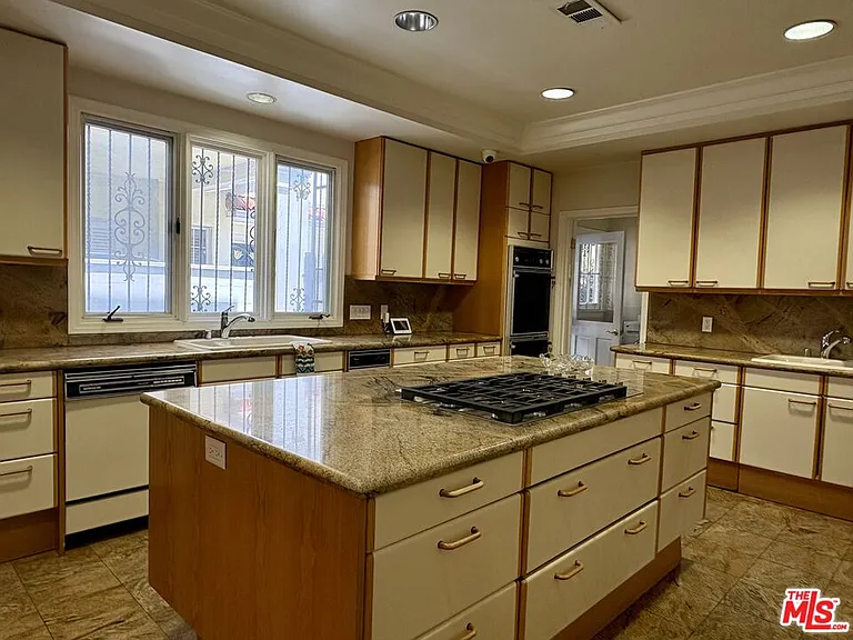 414 N Las Palmas Ave — Photo 12