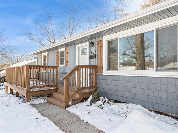 3rd image of 605 W 90th Ter
