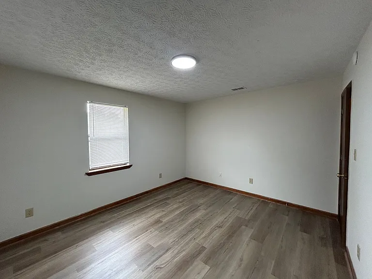 109/111 Deer Creek Ct — Photo 3