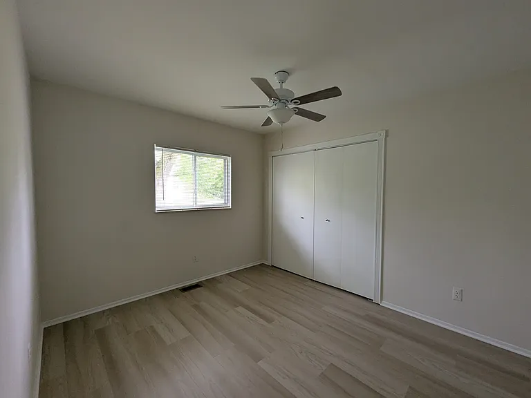549 S Elm St — Photo 18