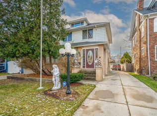 577 Chalmers St, Detroit, MI 48215