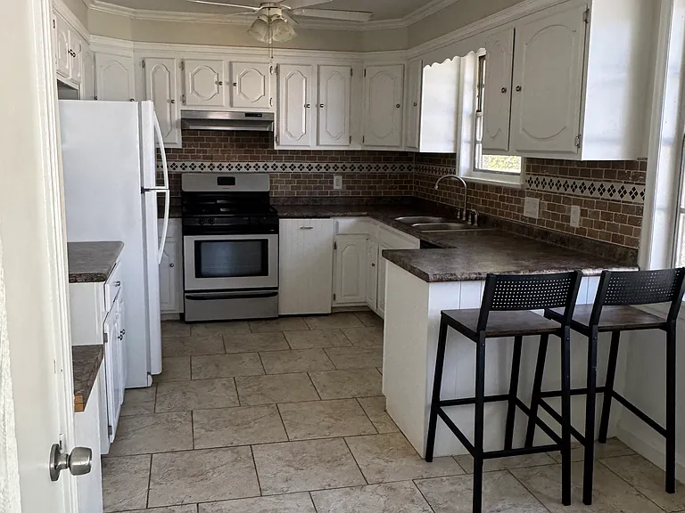 1821 Anniston Ave — Photo 4