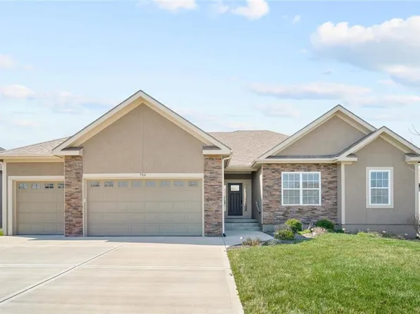 704 Englewood Dr, Kearney, MO 64060