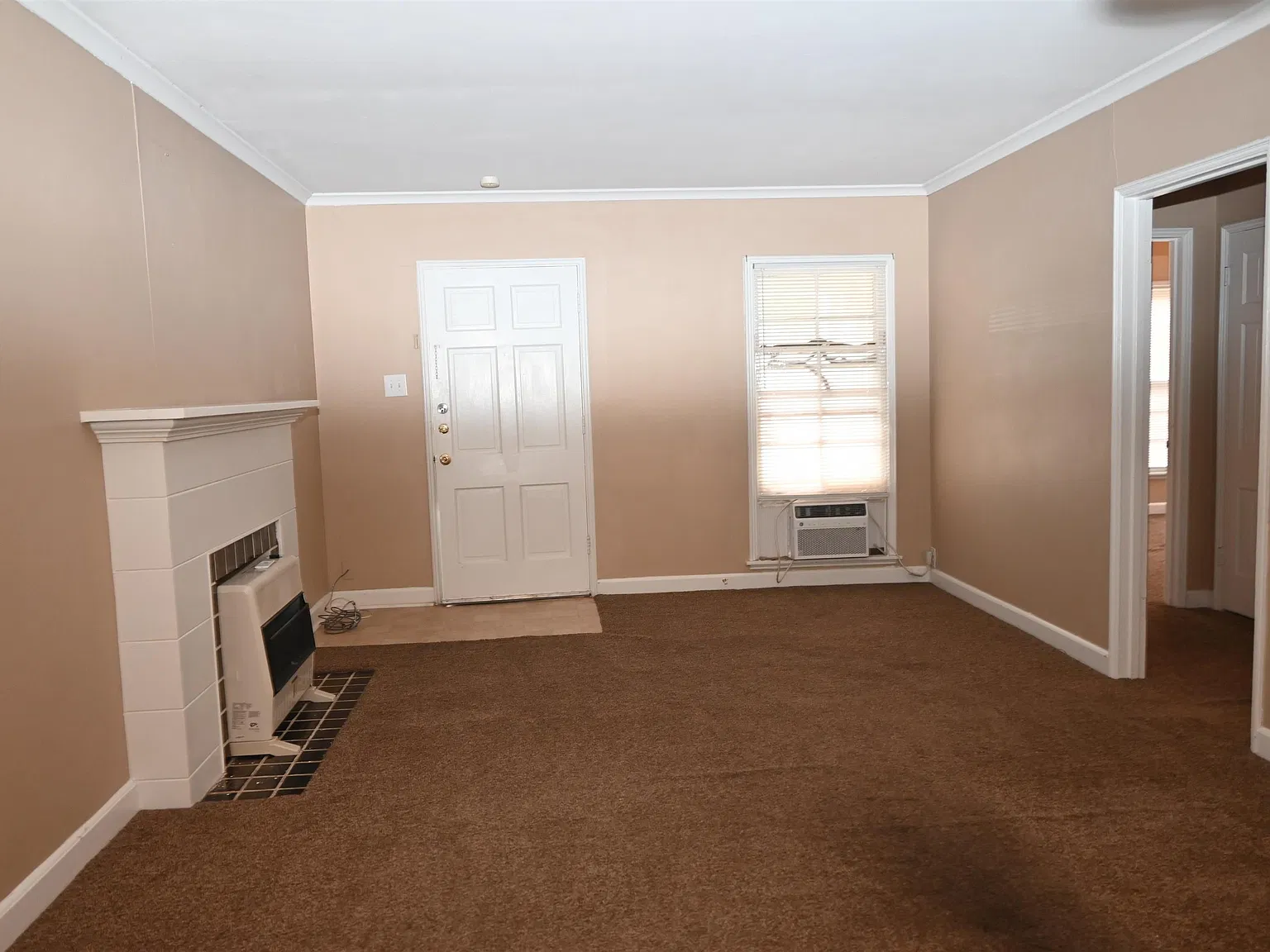 2 bed, 1.0 bath, 801 sqft, $1,000 — Photo 3