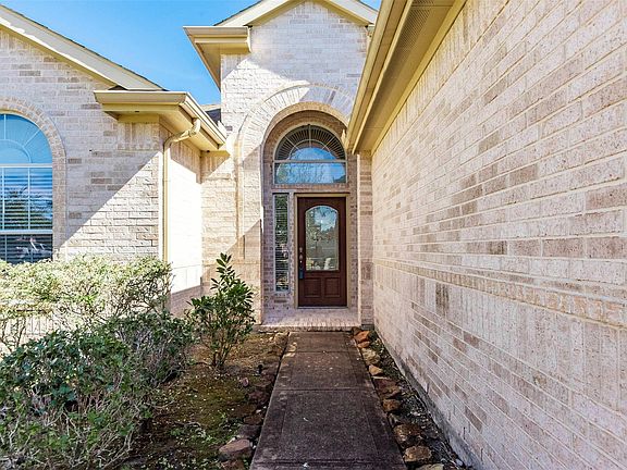 4th image of 2296 Cantabria Ln
