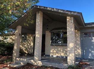 203 Shoshone St, Comanche, TX 76442