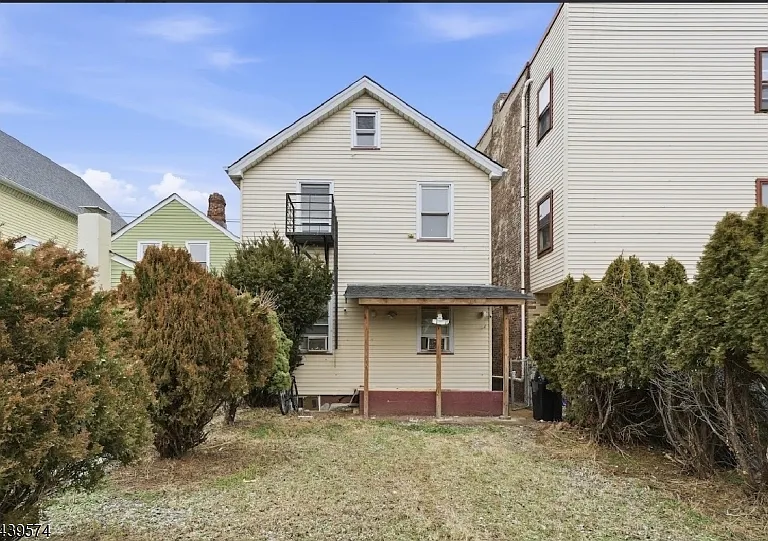 328 John St — Photo 9