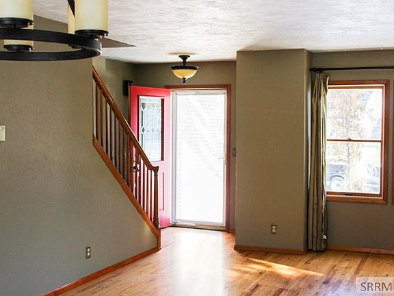 3rd image of 3122 Old Castle Ln